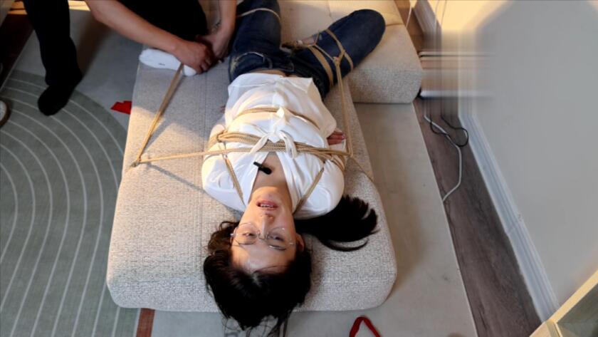 文静的眼睛学姐被捆绑疯狂TK到挣扎、尖叫