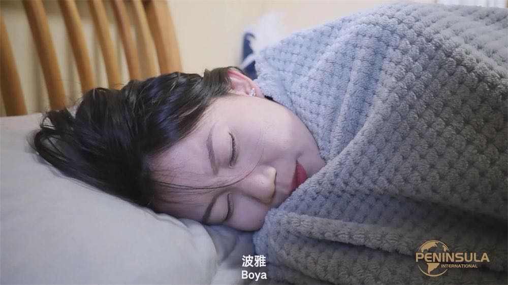 波雅放倒妹子挠天丝足