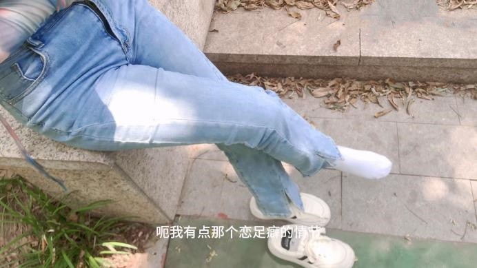 睹物丝拍-搭讪买丝袜被女神教训恋足