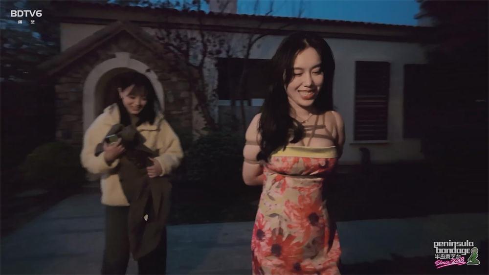 【萨蒂】28岁的萨蒂大姐姐是波雅的同事 女女TK恋足