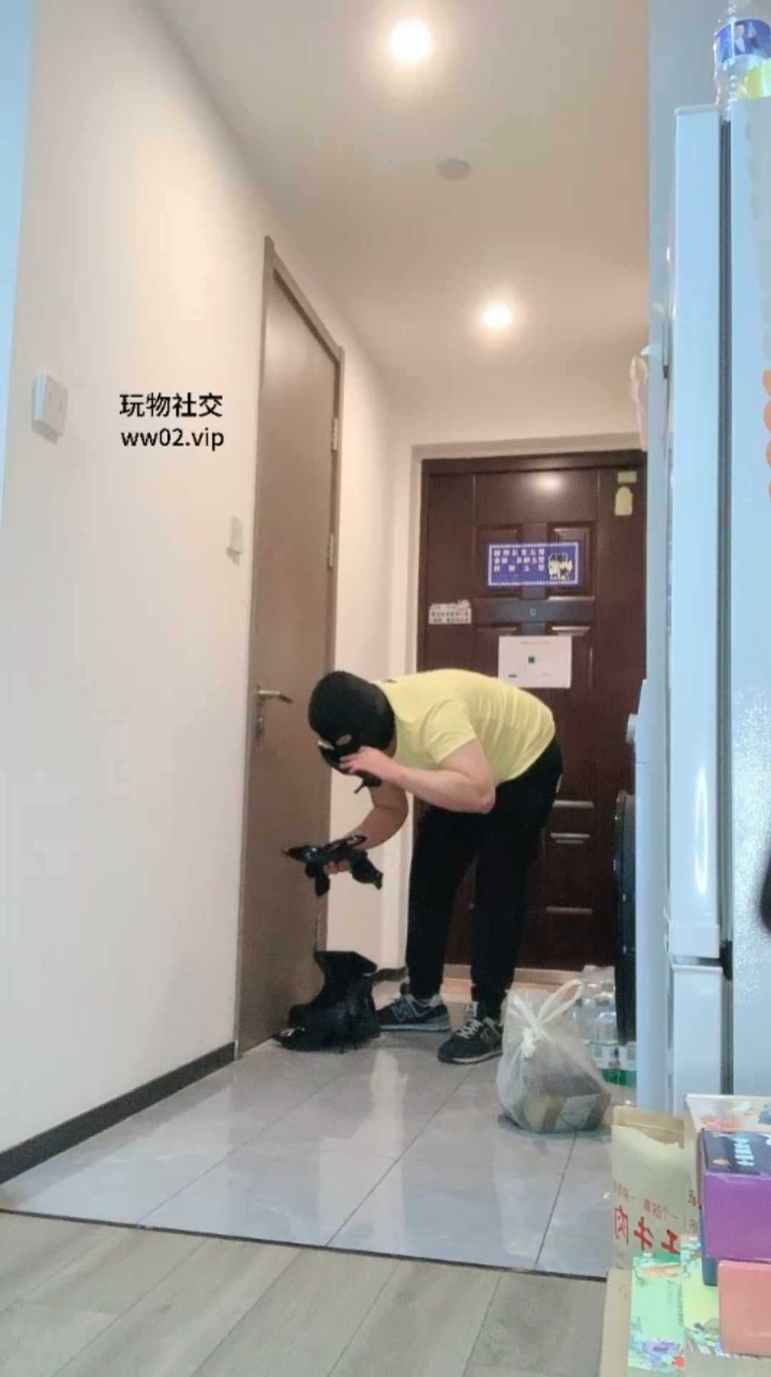 鹿可-惩罚偷闻鞋子的外卖员