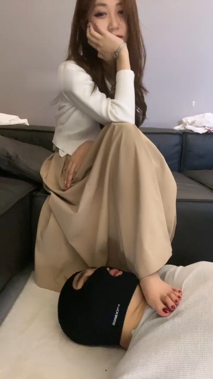 金在希-韩国混血美女深夜欺负继父