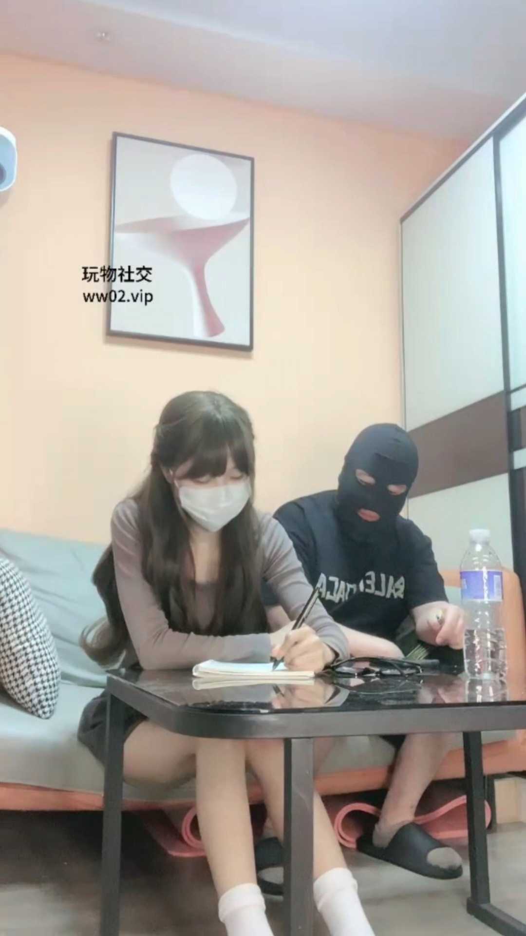 鹿可-剧情  用打火机静止时间后天脚