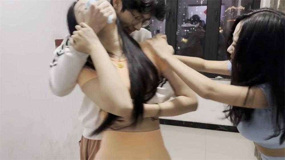 职场新人联合男友报复女同事