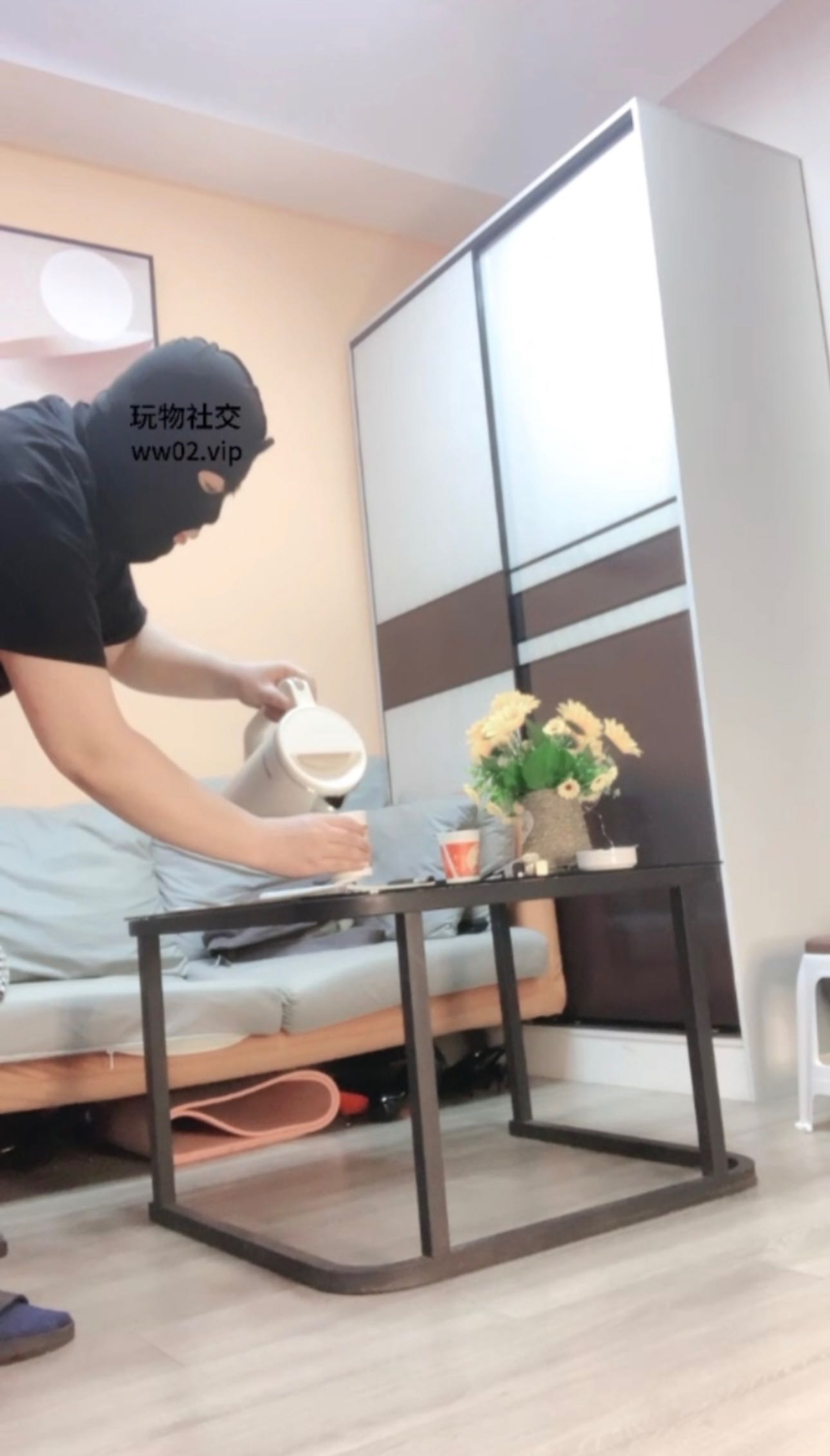 鹿可-美女晕倒后被天足