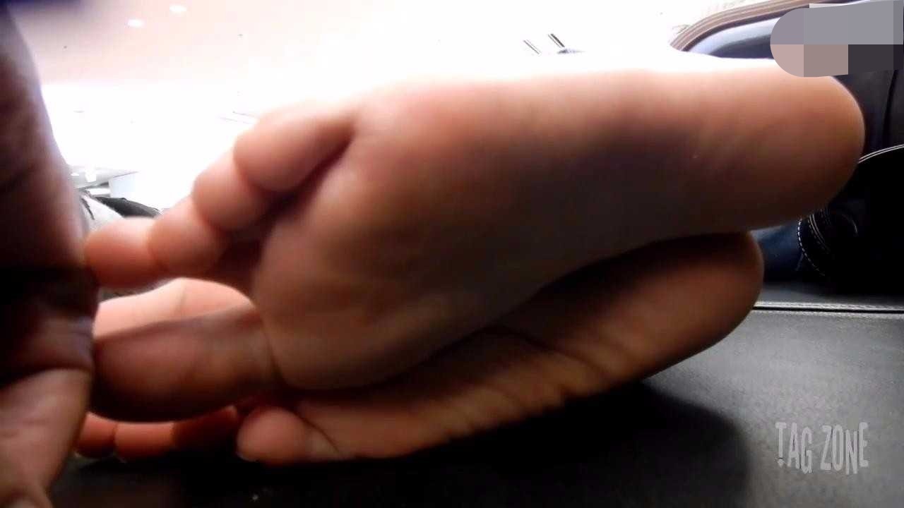 机场偷玩熟睡女人脚合集