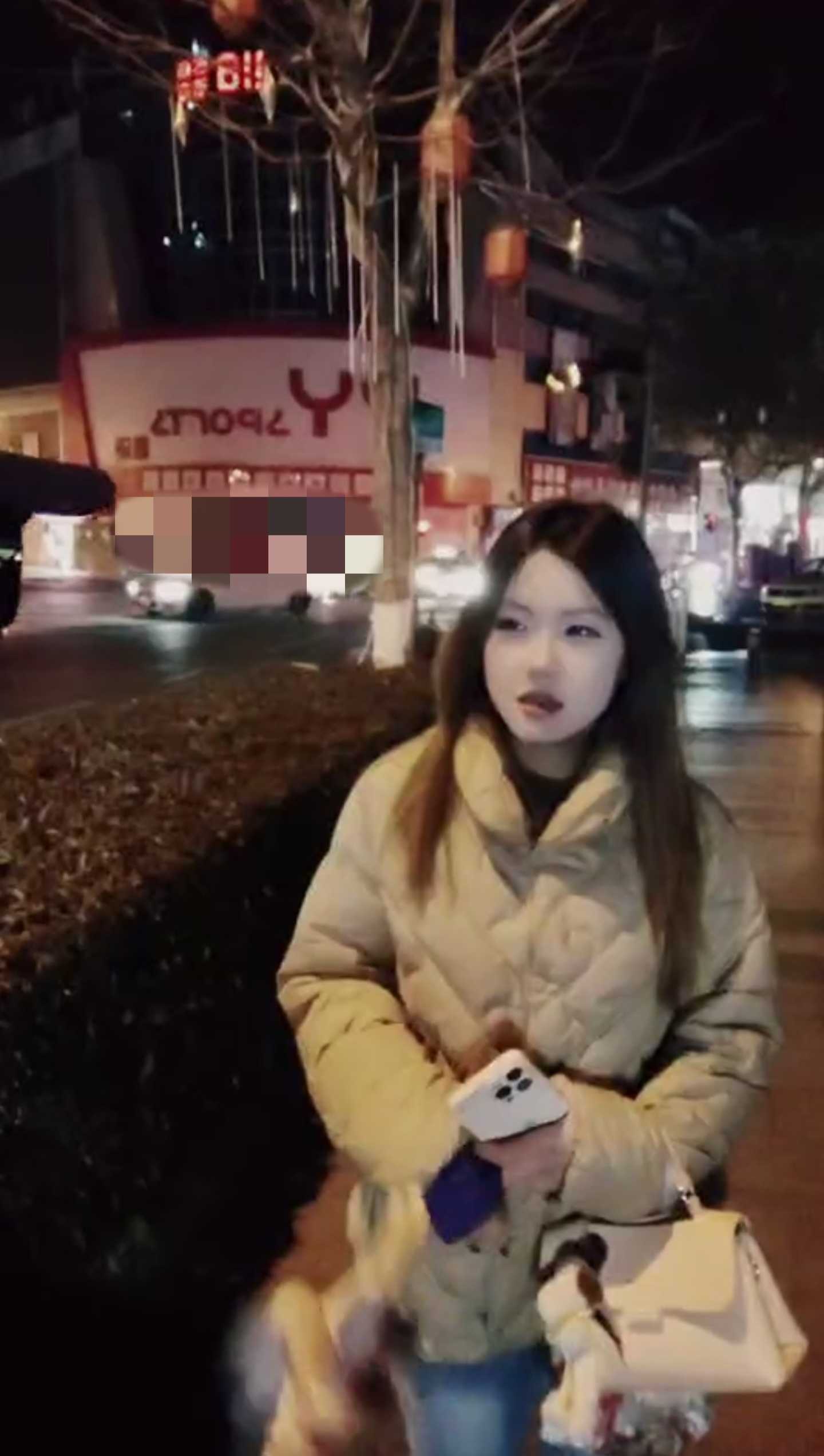 大街上真实搭讪素人小姐姐闻棉袜，并要走了她的袜子