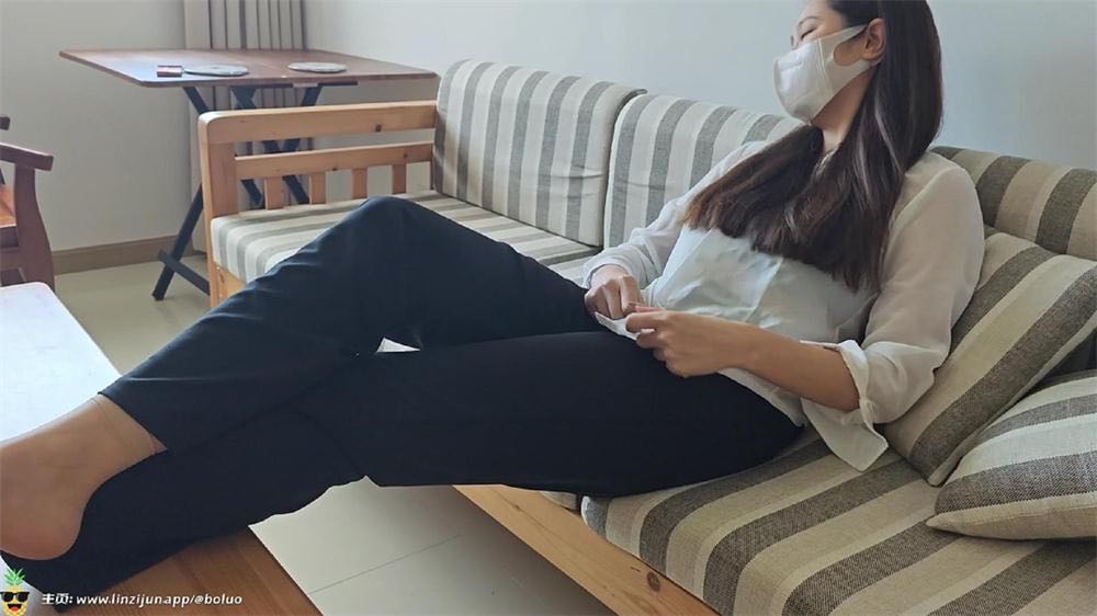 菠萝原创-蔡老师揉捏职业装短丝足