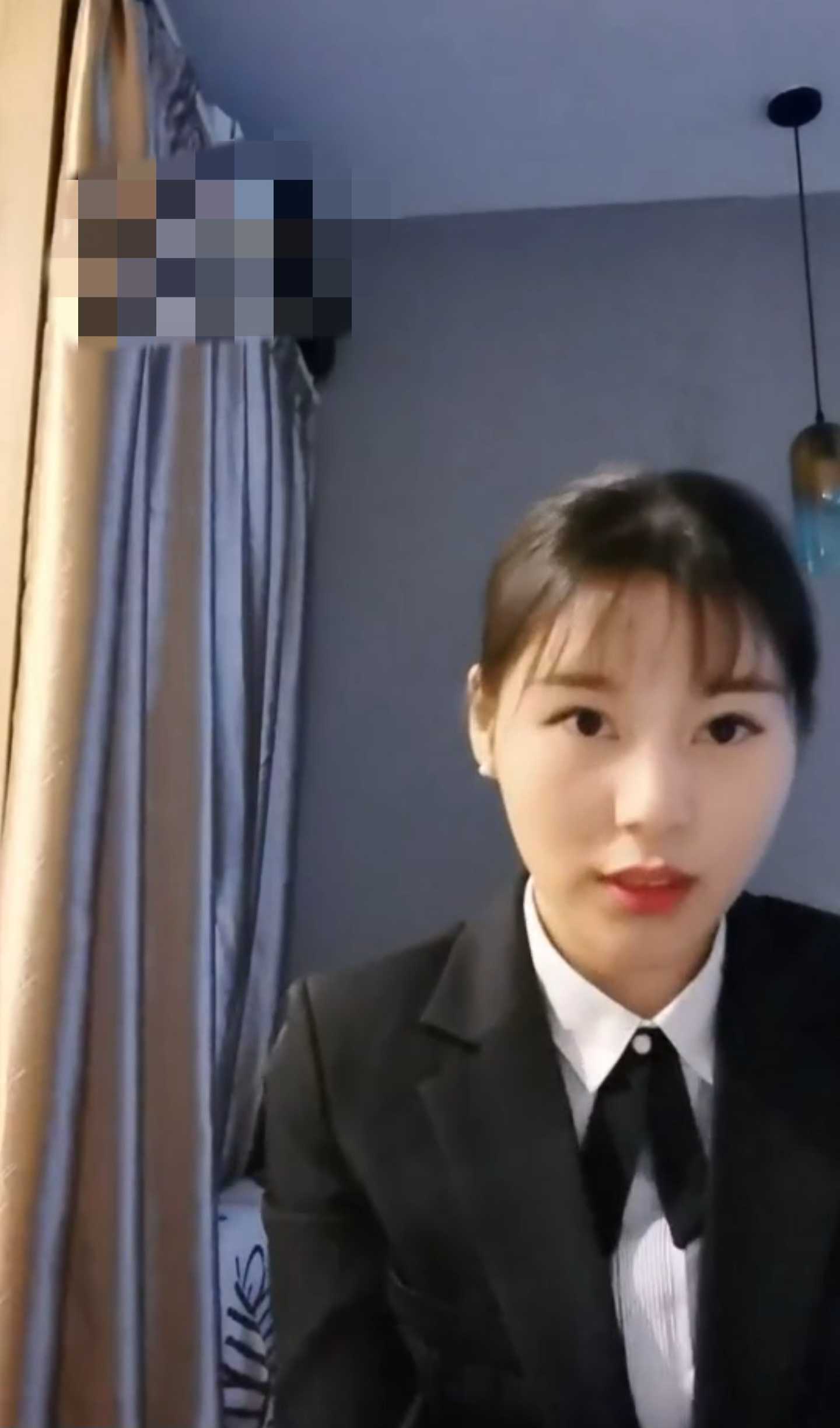 约来下班的珠宝店素人品尝短黑丝脚