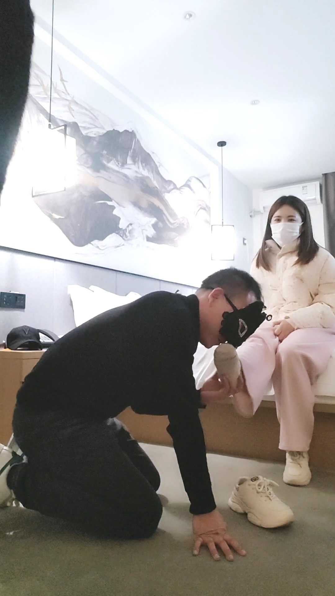 心理学-宾馆真实约俩素人妹子来品尝裸足