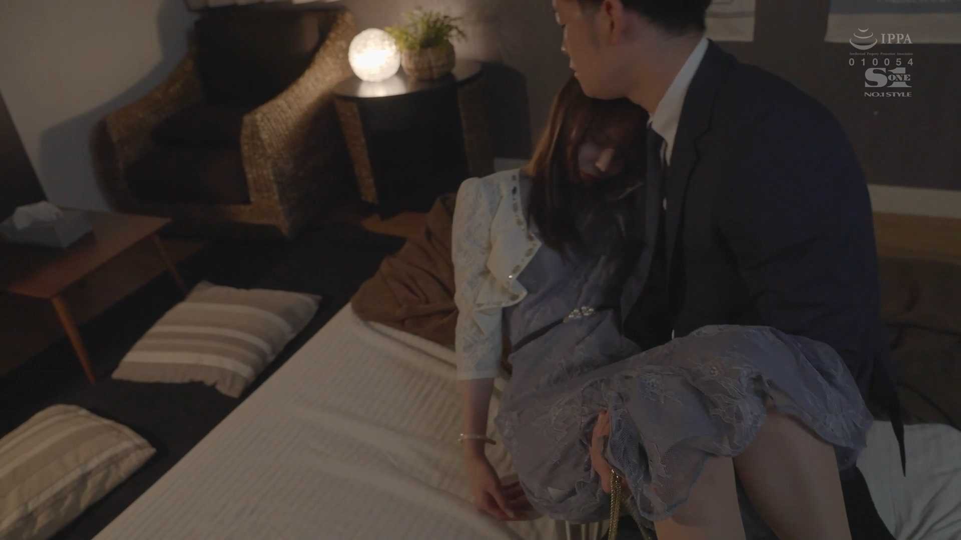 送醉酒女回家 脱鞋天丝袜脚