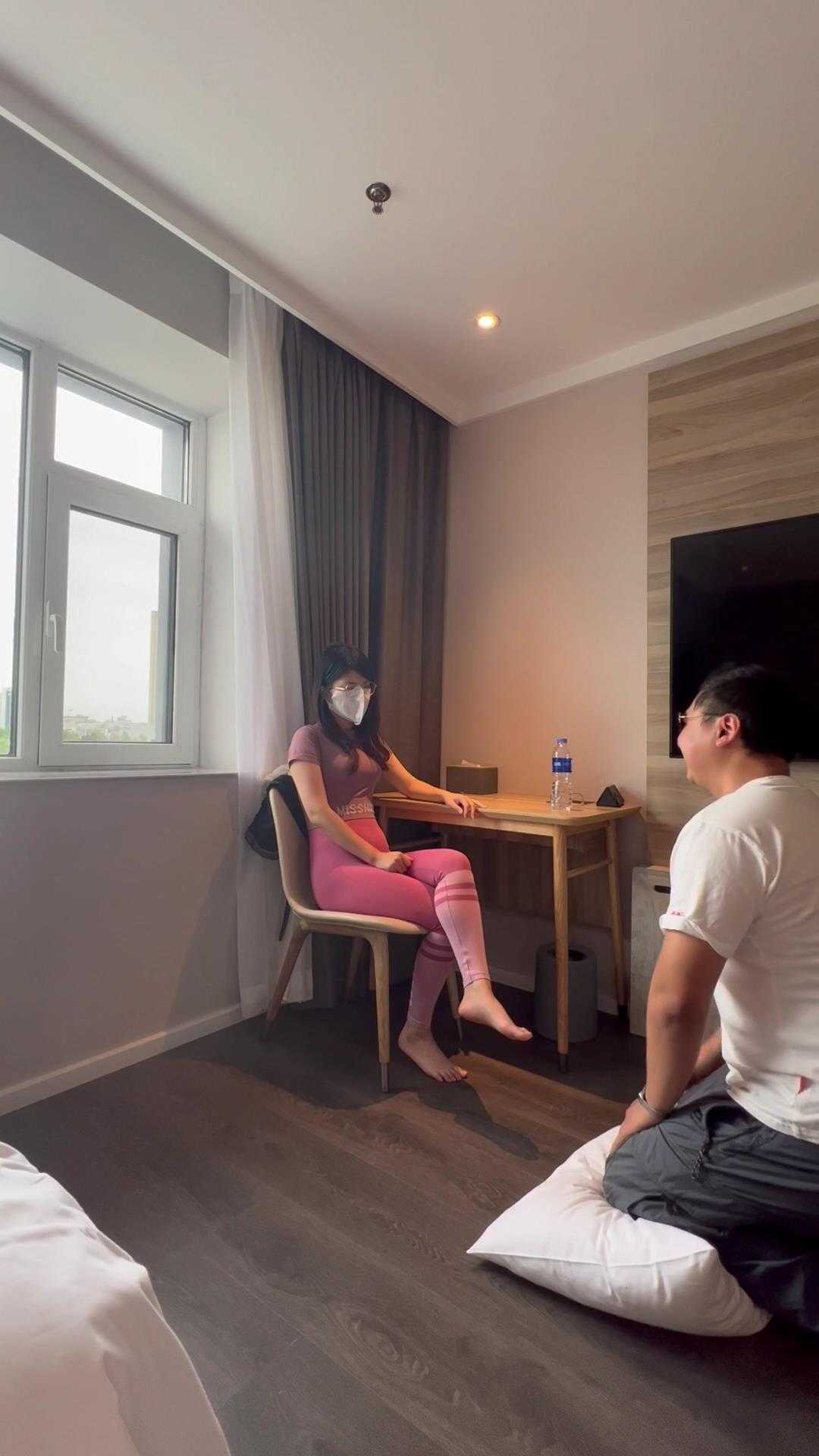 求是原创-被穿瑜伽裤的小姐姐调教了