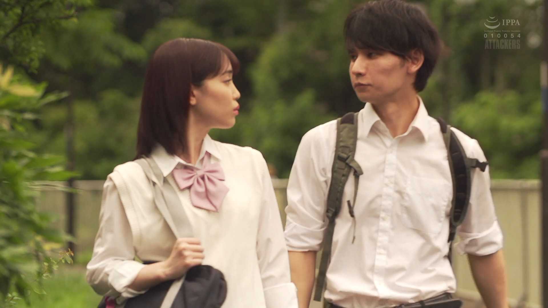 儿子带女同学回家，却被父亲天嫩脚