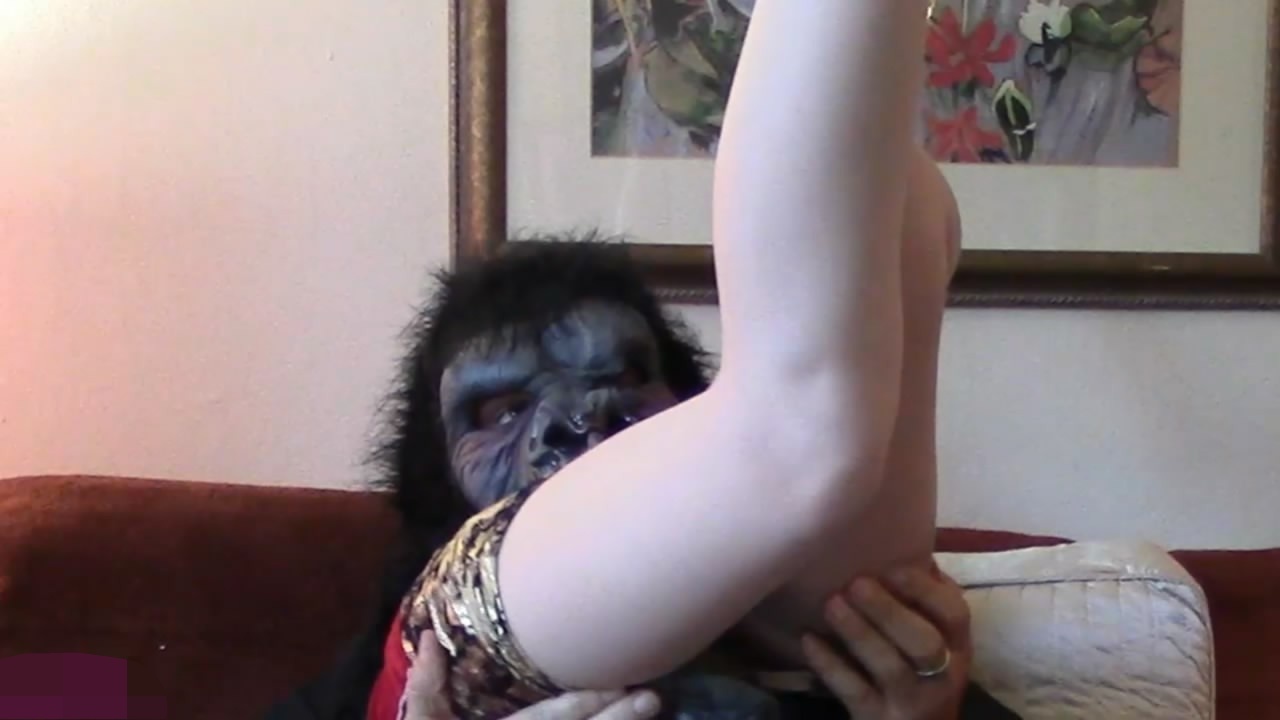 LuannaNudeStockingGorillaVore