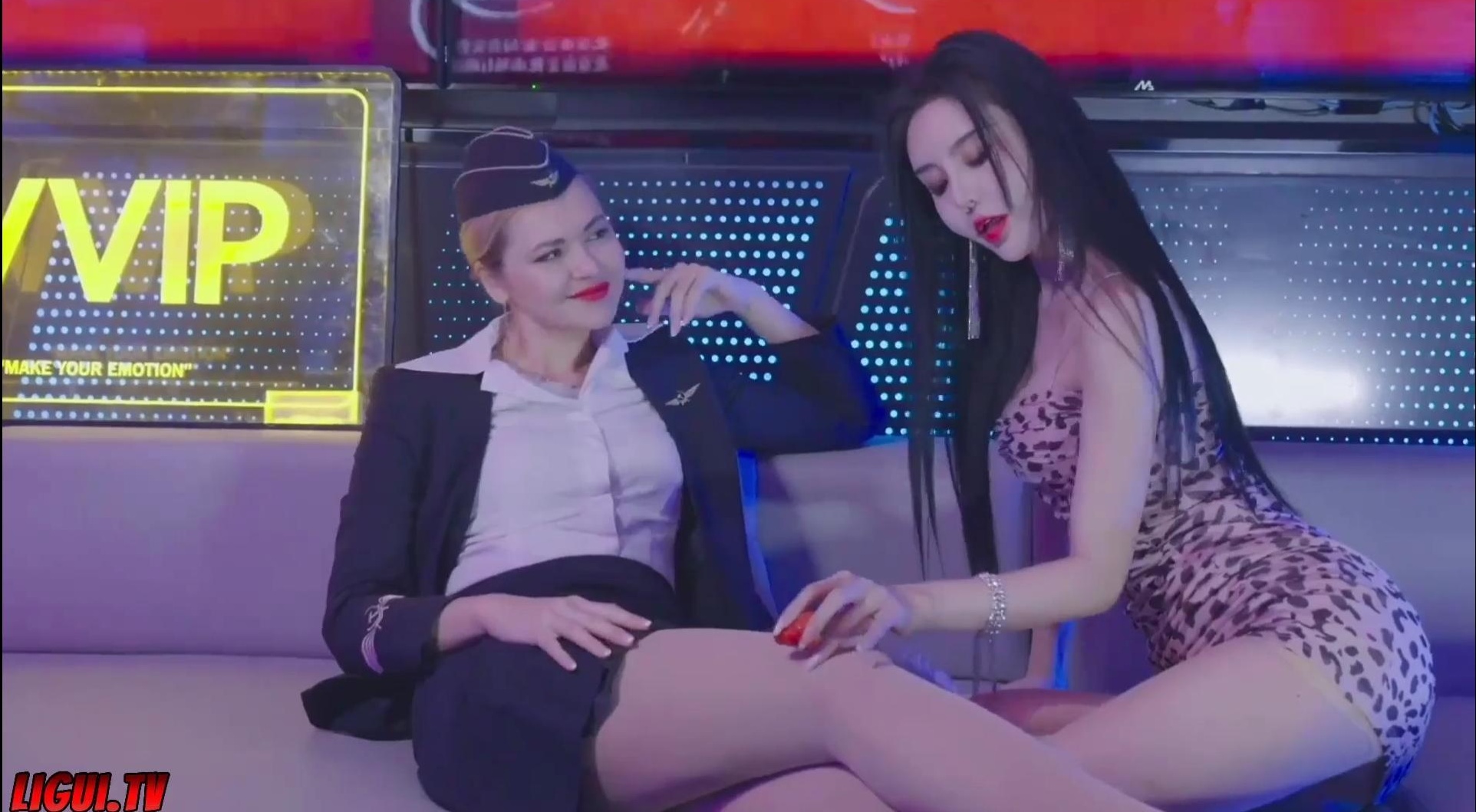 丽柜短剧-乌克兰外模酒吧互动