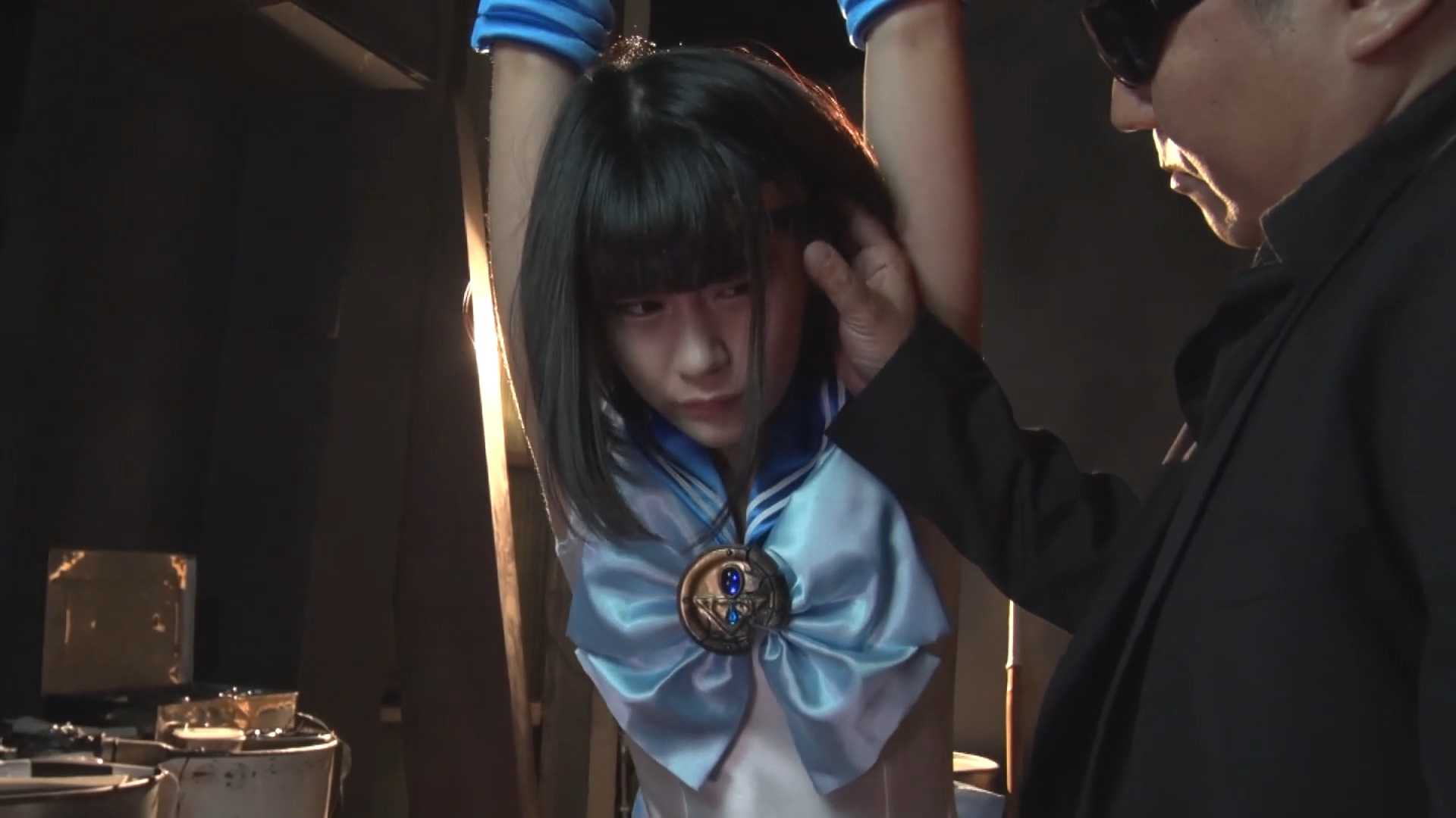 GIGA绝版-女战士被击败脱靴天脚