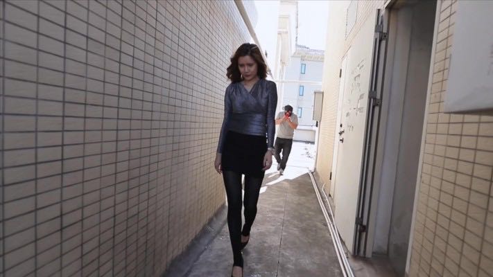 落难女副总满足男客户恋足癖