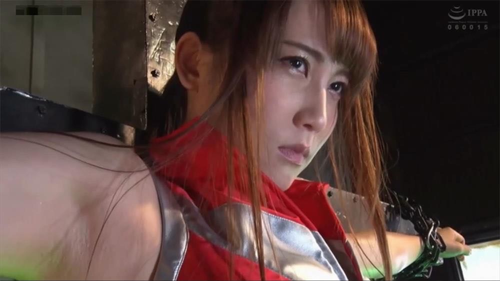 红衣女战士被绑脱靴天脚