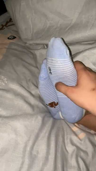 偷偷入室挠天小姨熟睡美脚