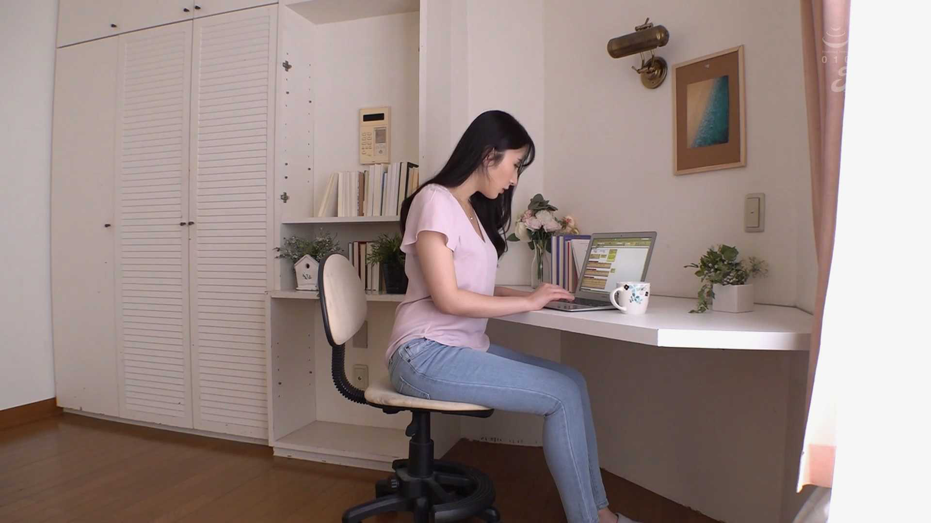 猥琐公公趁儿媳熟睡偷天脚