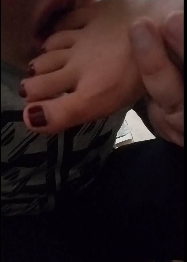 趁表姐熟睡品尝裸足