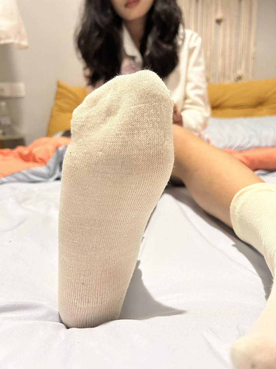 约天小林黑丝裸足