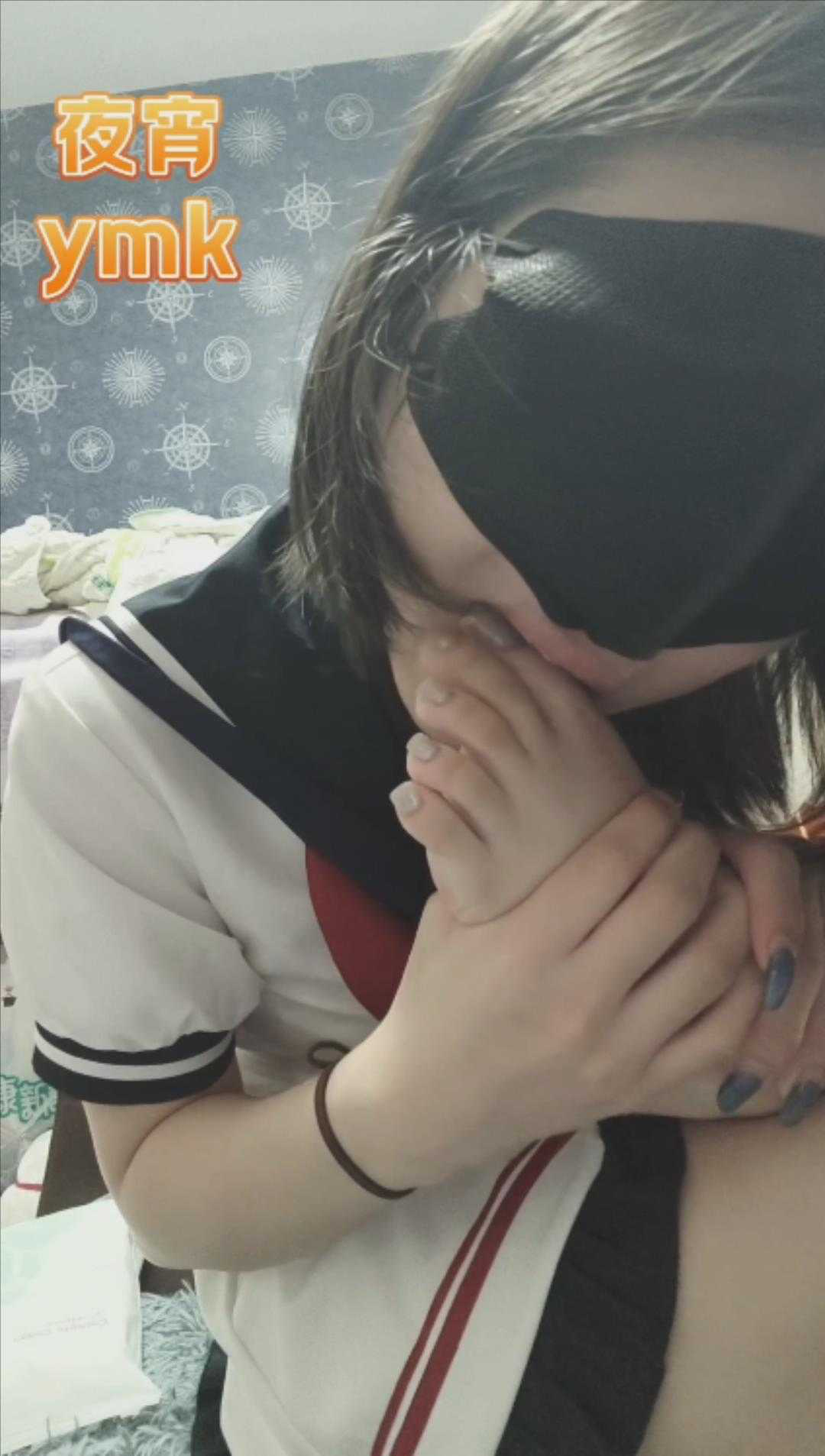 jk妹妹用嘴脱掉冰冰袜自天裸足