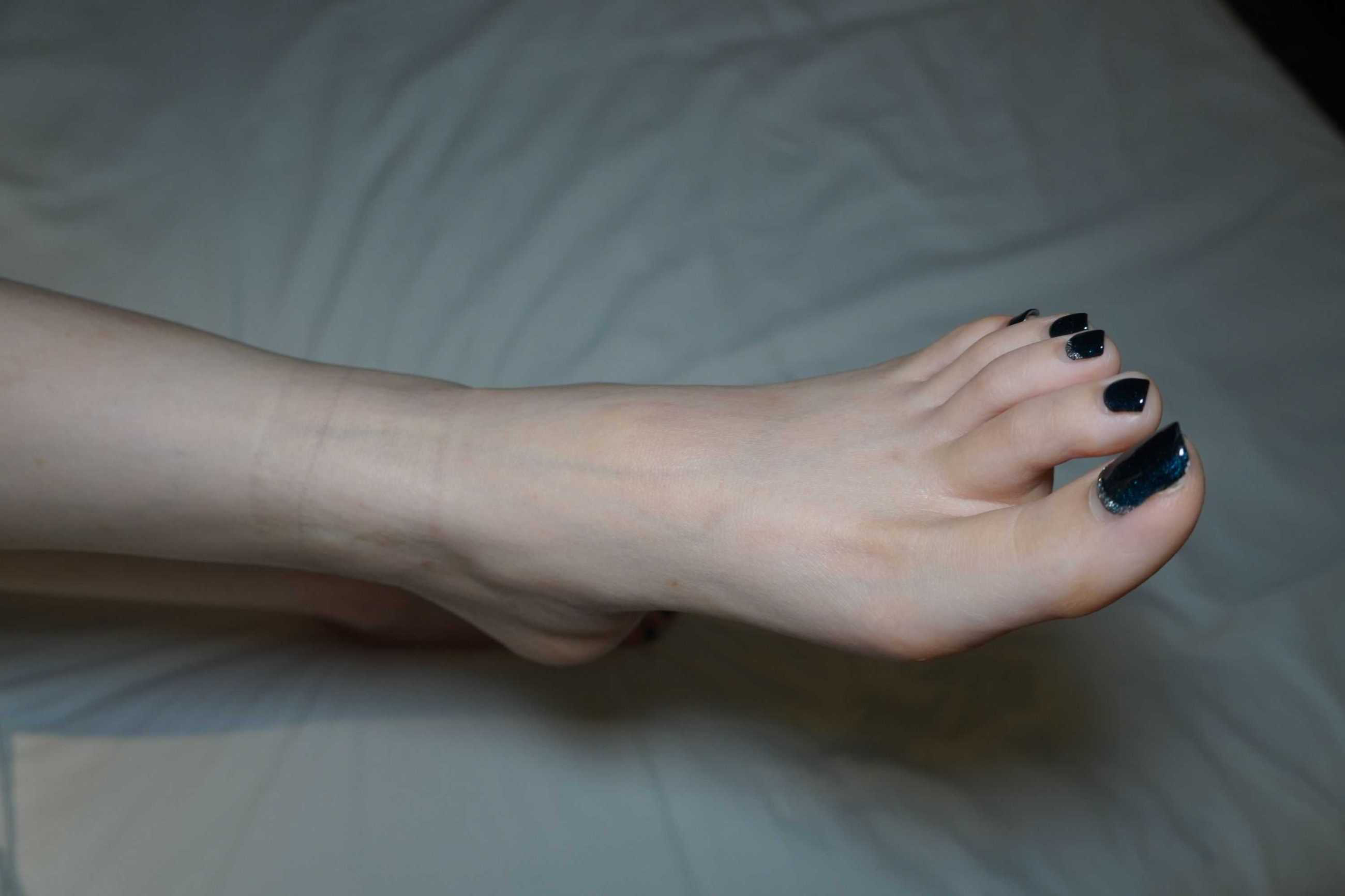 模特队极品女神嫩脚狂舔