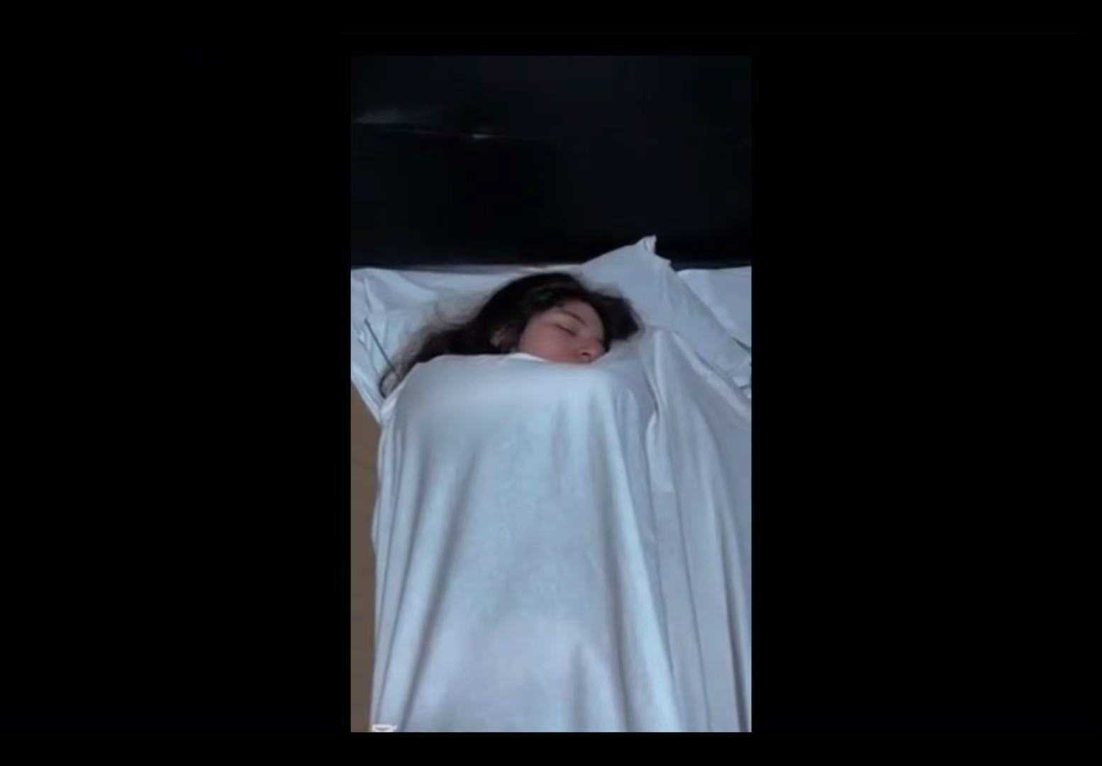 欧美—趁女朋友熟睡偷舔裸足