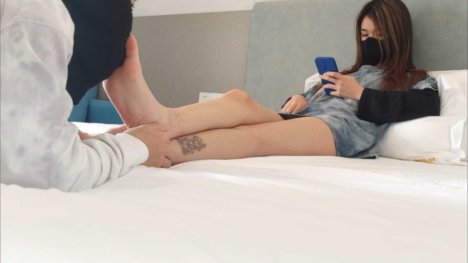 狂吃女友的嫩脚丫