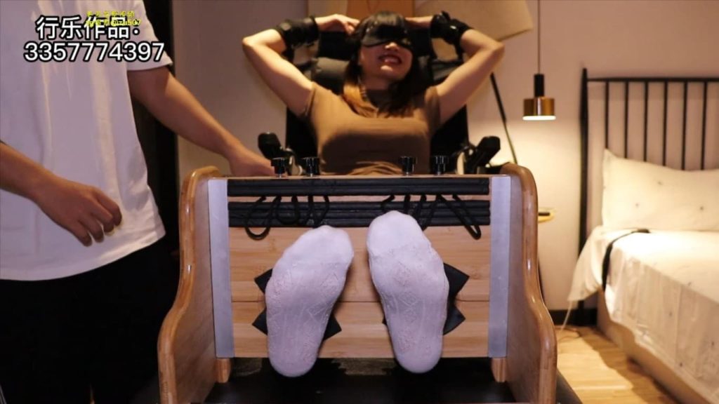 【重磅】[行乐原创] 大胸小姐姐 破解版