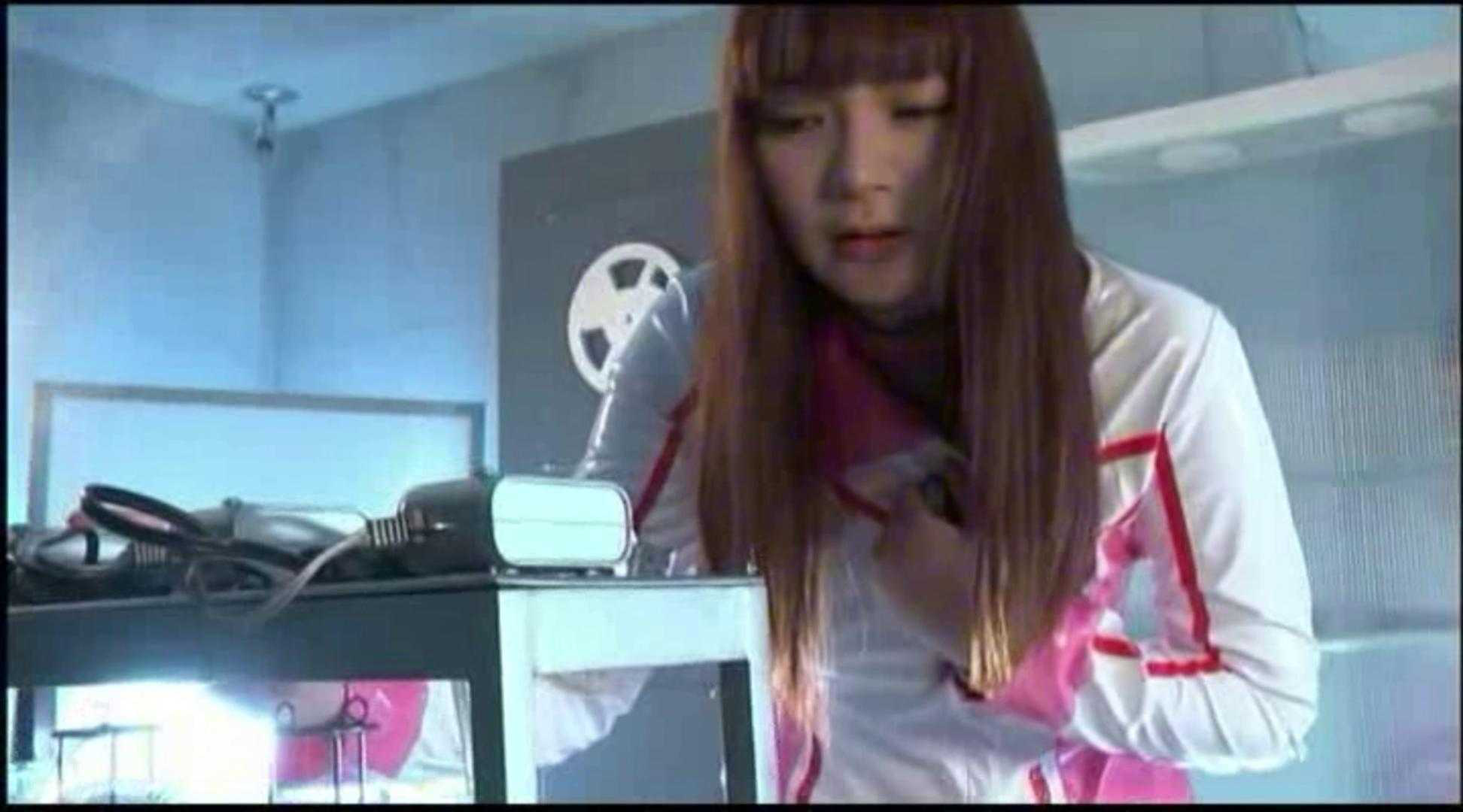 女战士被怪兽击败，分食她的丝袜裸足