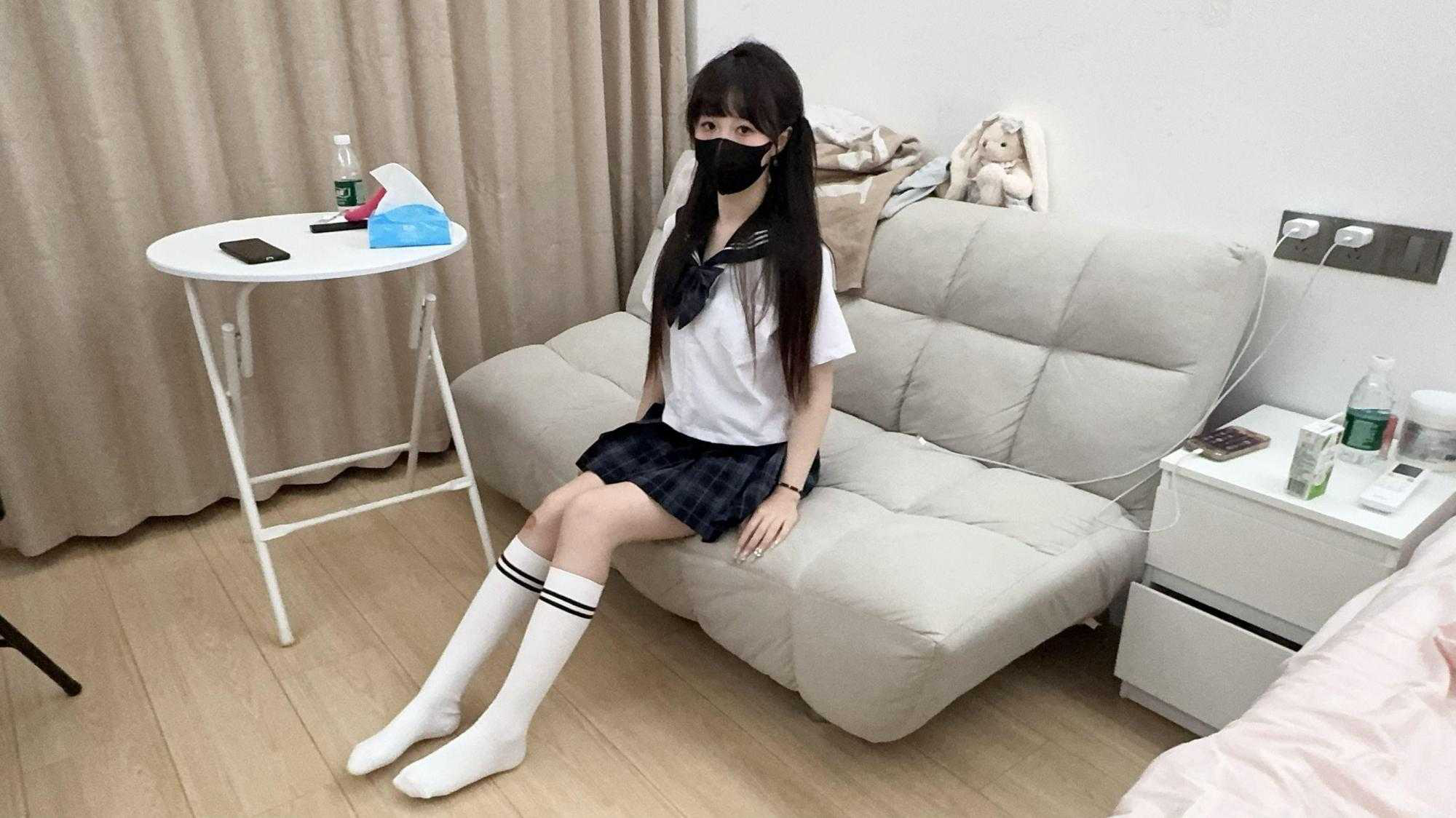 jk夏夏嫩脚被捆绑品尝