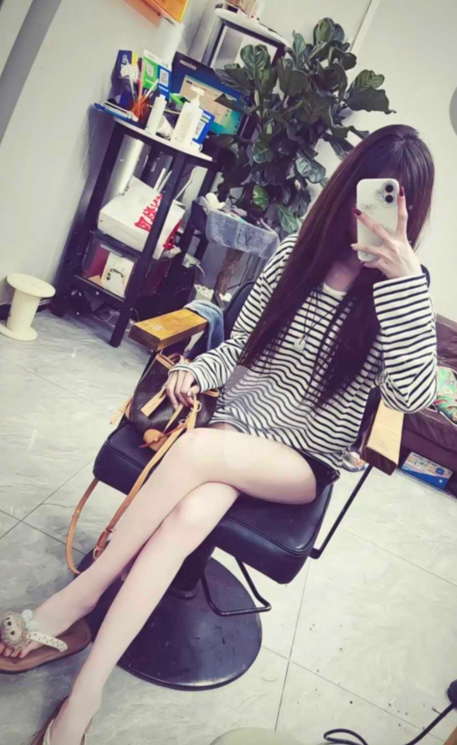 宾馆约tian双胞胎妹妹嫩足 后续