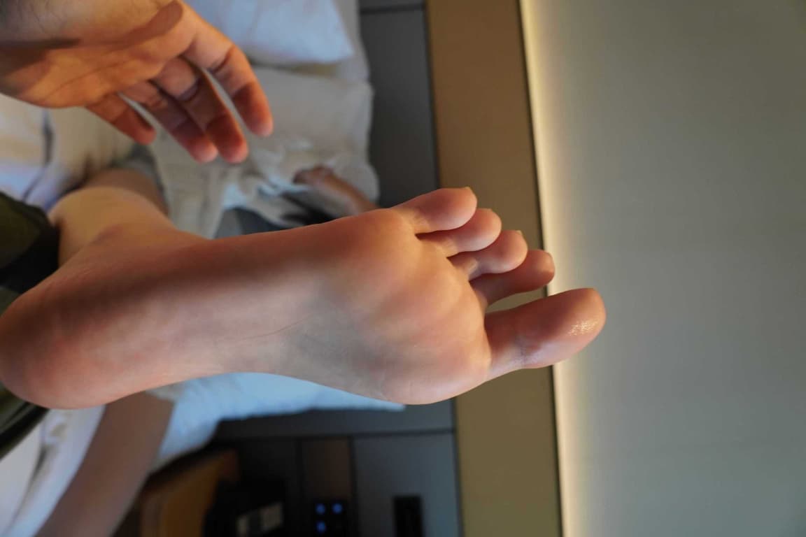 品尝甜美系花女神36码裸足