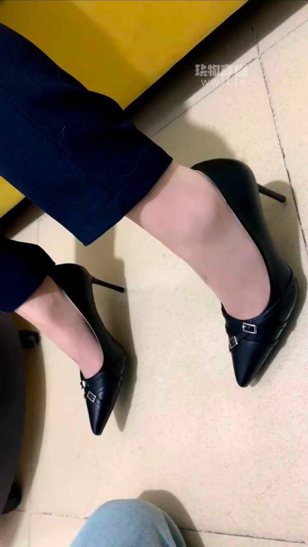 梵高—品尝白领下班后的裤里丝