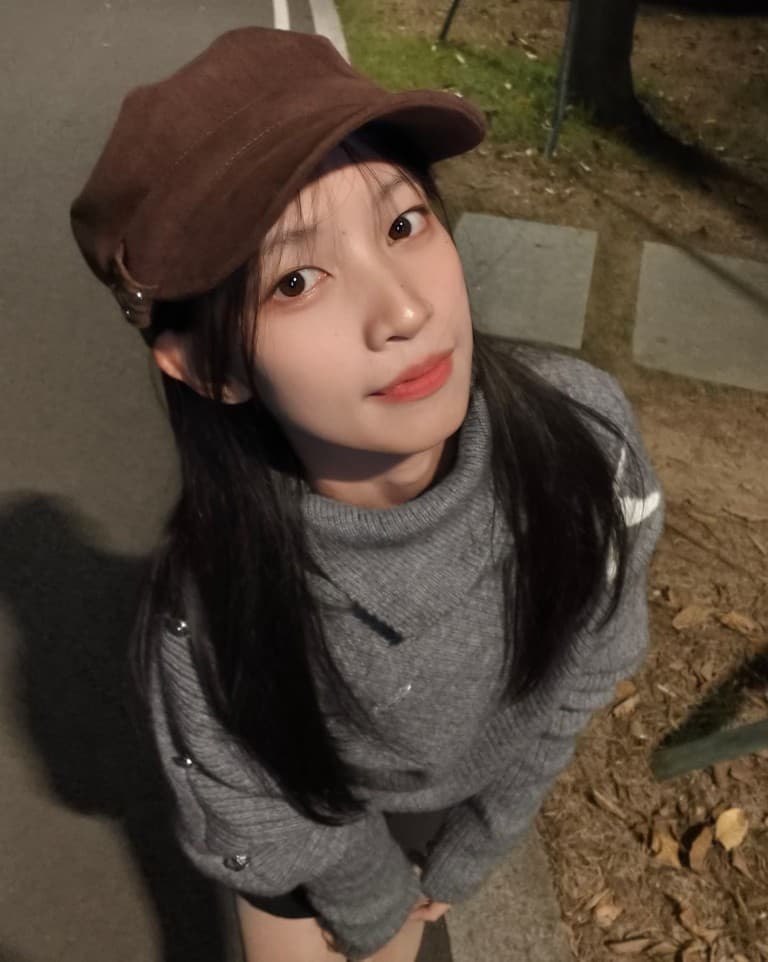 约tian大一超级白嫩脚