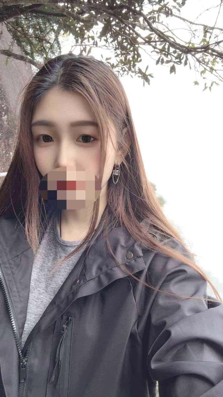 tian脚大湿—开发23岁广东高颜值女大品尝裸足