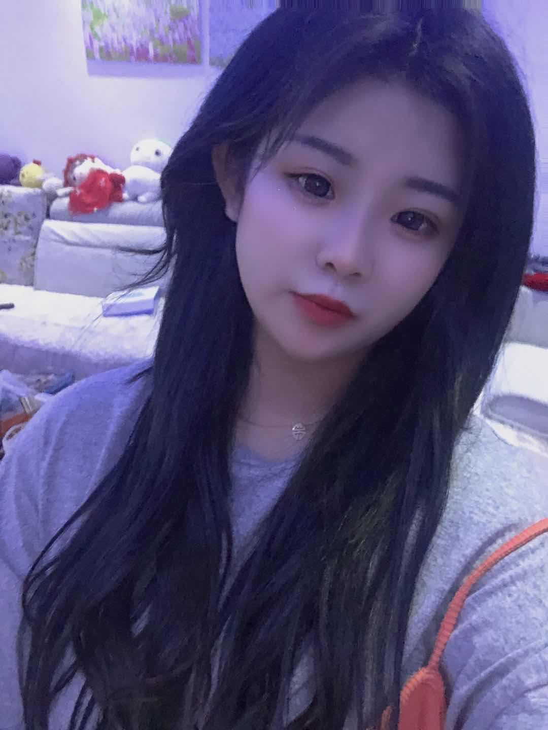 趁表妹睡着偷偷tian裸足