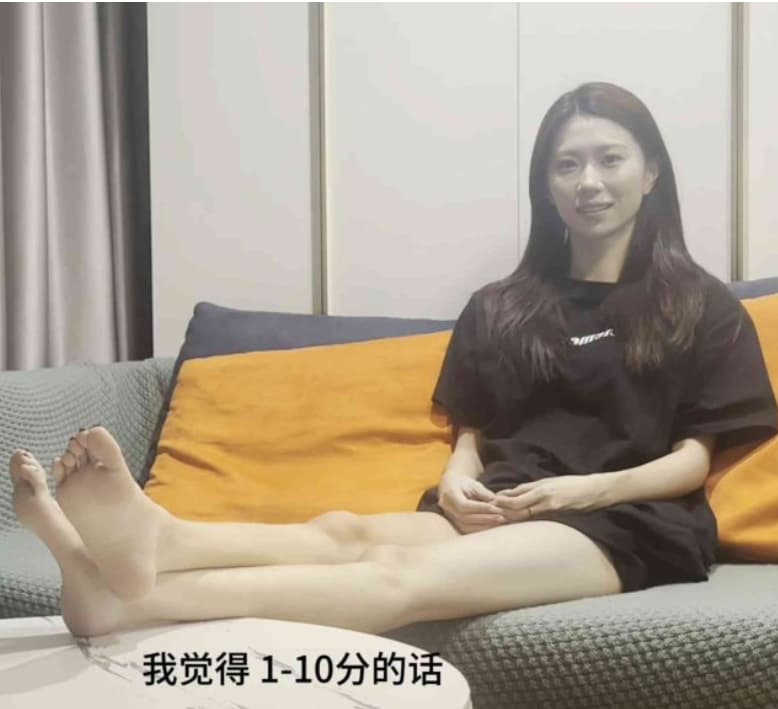 【重磅】[布鲁原创]漫画腿高冷御姐小白 002