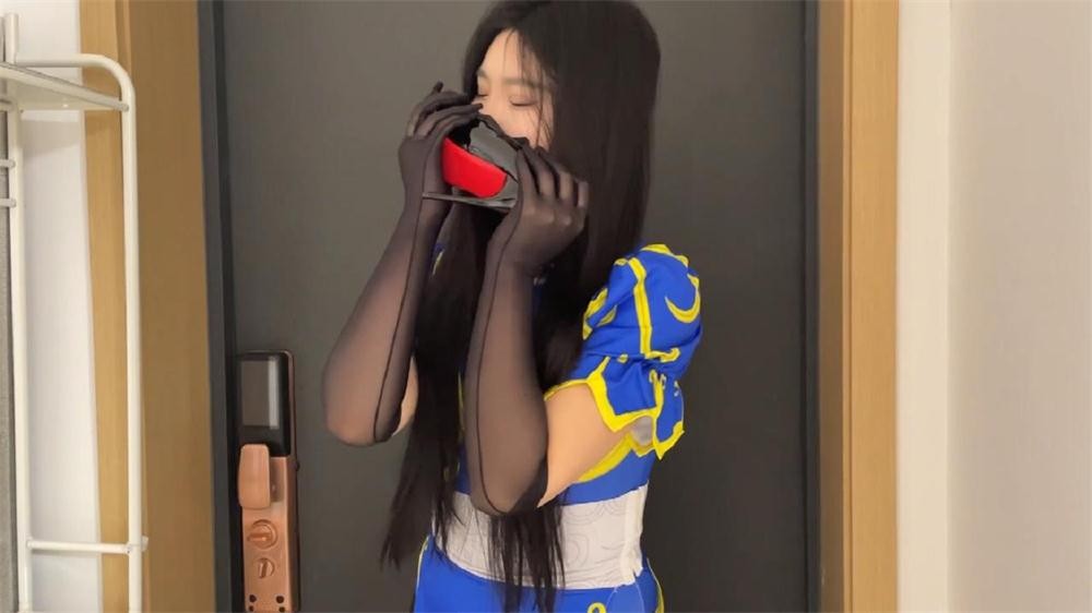 丝袜小偷与女主人的气味放置，高跟扣脸TK丝袜脚心